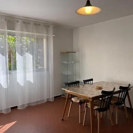 T2- Piscine- Plages- Commerces * Le Lavandou