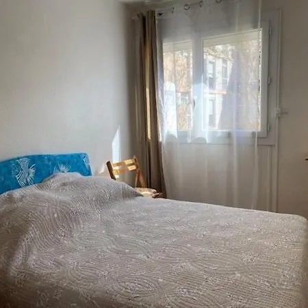 T2- Piscine- Plages- Commerces Apartament *