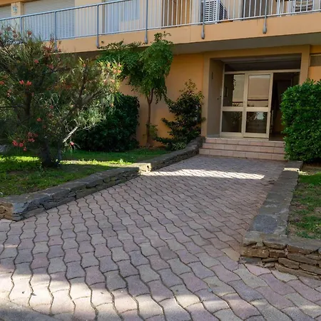 T2- Piscine- Plages- Commerces * Le Lavandou