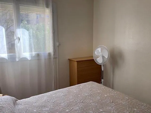 T2- Piscine- Plages- Commerces * Le Lavandou