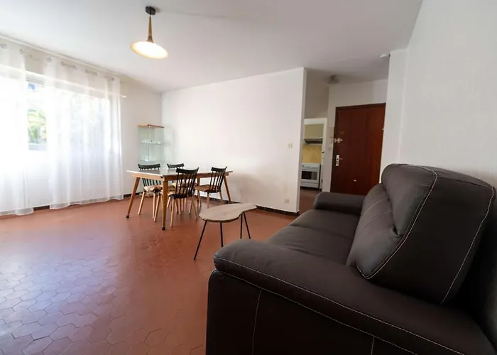Apartmán T2- Piscine- Plages- Commerces *