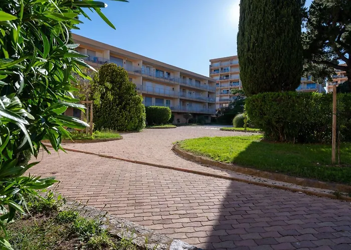 T2- Piscine- Plages- Commerces Apartmán *