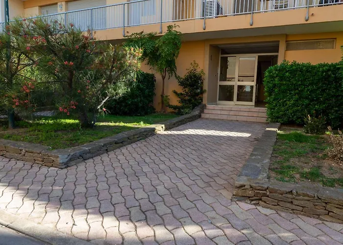 T2- Piscine- Plages- Commerces * Le Lavandou